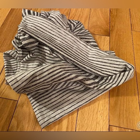 Vinyasa (Lulu lemon) - Picture 3 of 3